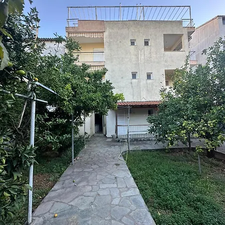 Daire Tsatsalmas With Sea View *